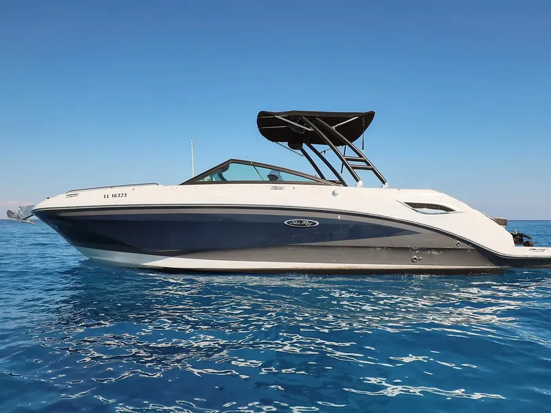 Sea Ray SDX 250 – private Yachtcharter auf Zypern