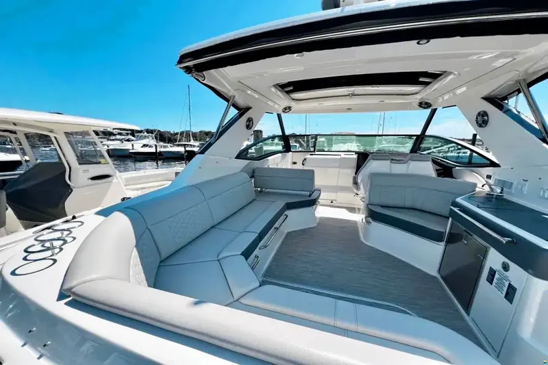 Sea Ray 320