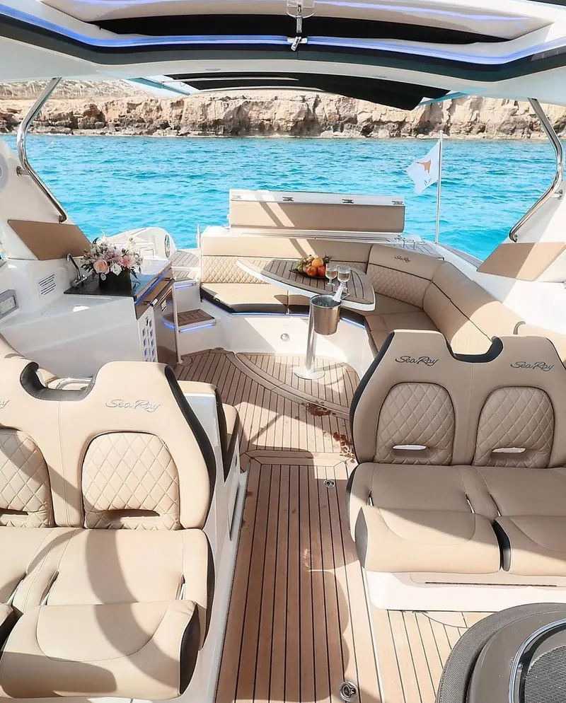 Sea Ray SLX350
