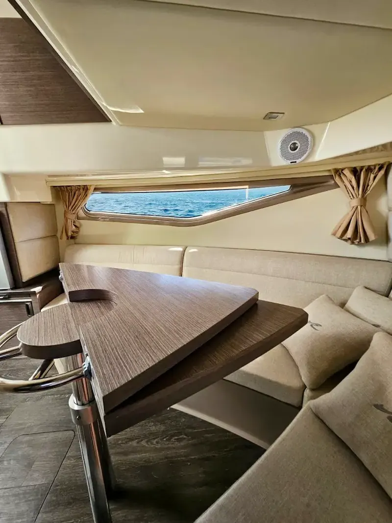 Sea Ray 320